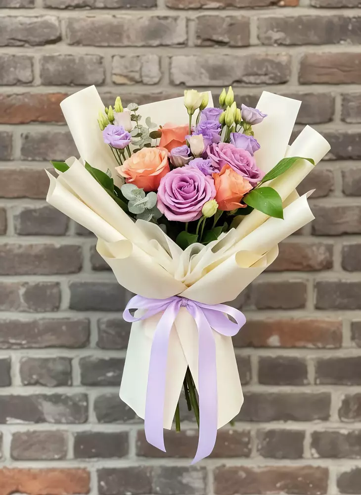 Букет цветов из: Лизиантусы и Розы в Ордынском