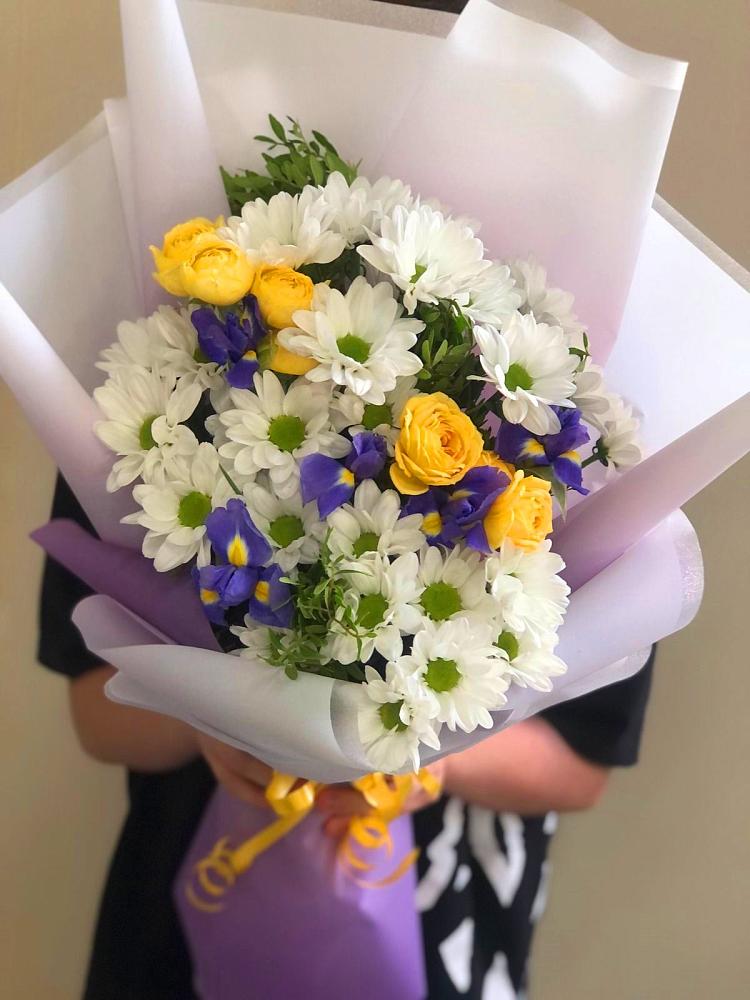 Букет цветов из: Ирисы, Хризантемы и Розы в Ордынском