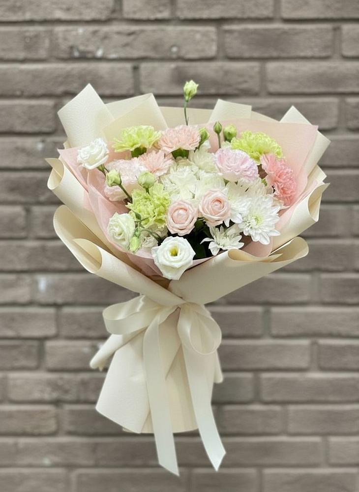 Букет цветов из: Гвоздики, Розы, Лизиантусы и Хризантемы в Ордынском