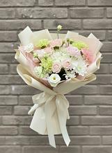 Букет цветов из:  Гвоздики, Розы, Лизиантусы и Хризантемы в Ордынском