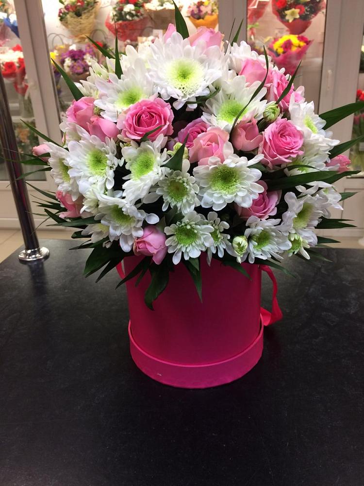 Цветочная композиция из Розы и Хризантемы в шляпной коробке в Ордынском