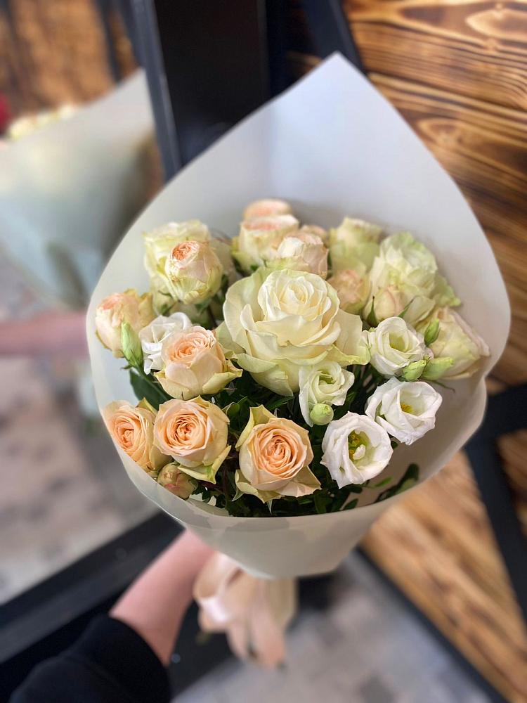 Букет цветов из: Розы и Лизиантусы в Ордынском